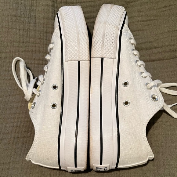 Women’s Converse all star lift, size 7, white - Picture 5 of 6